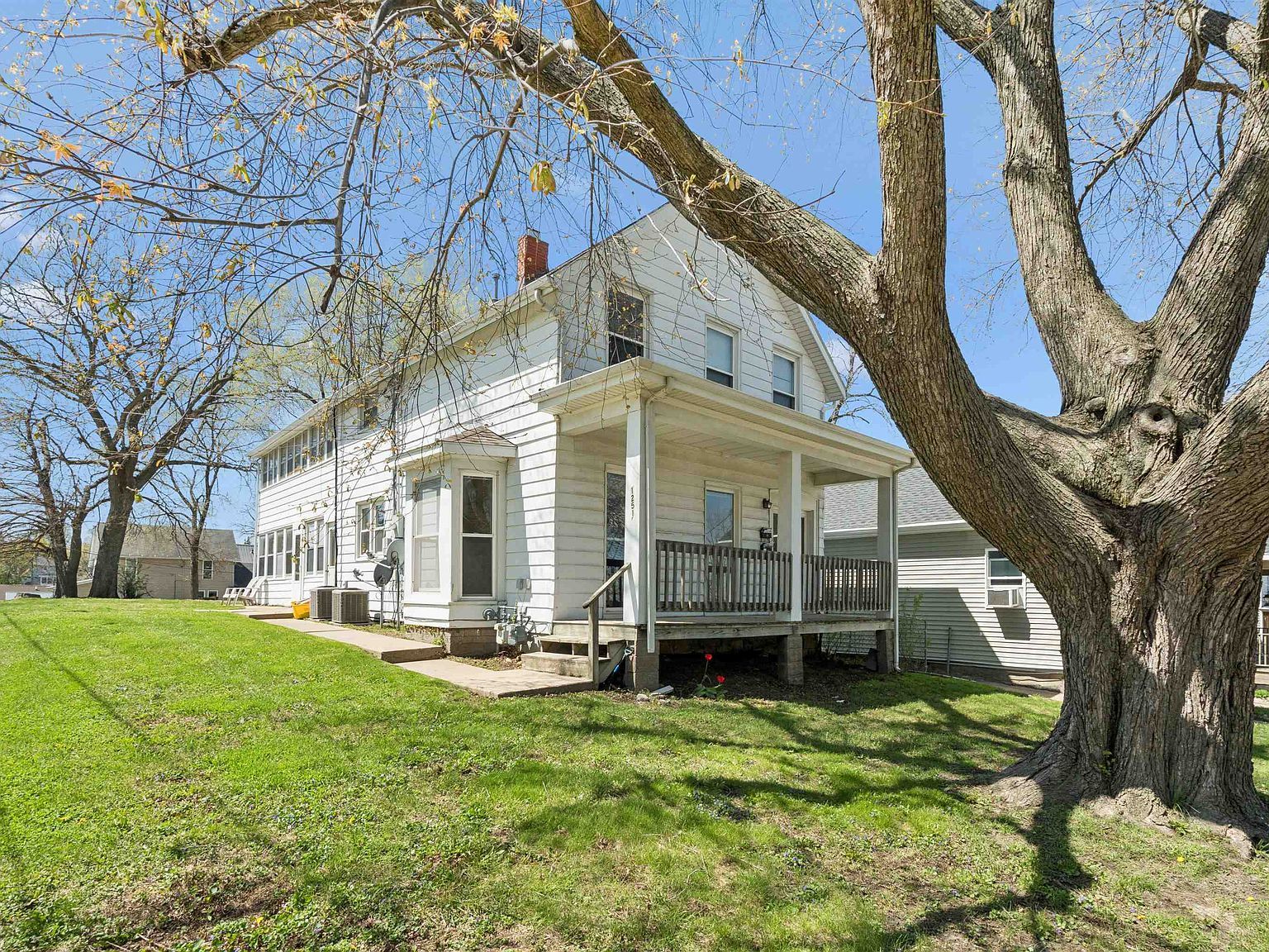 1251 Walnut St Dubuque, IA 52001 - Thumbnail 3