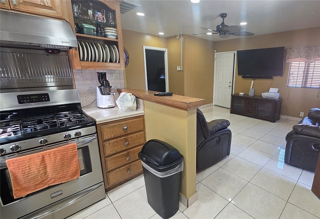 20709 Alburtis Ave Lakewood, CA 90715 - Thumbnail 3