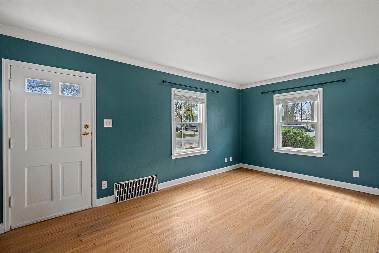 527 N 114th St Wauwatosa, WI 53226 - Thumbnail 3
