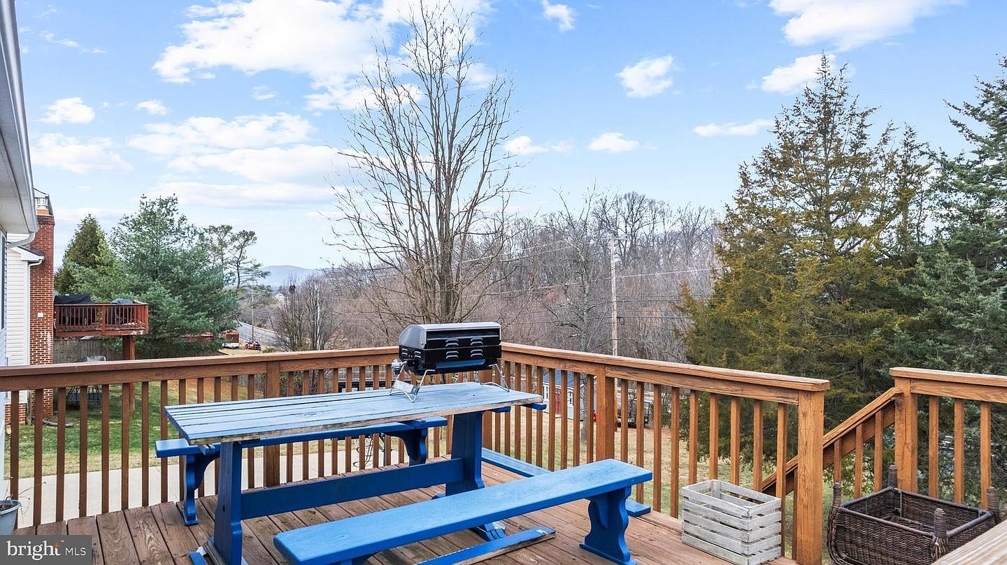 1076 Stuart Dr Front Royal, VA 22630 - Thumbnail 3