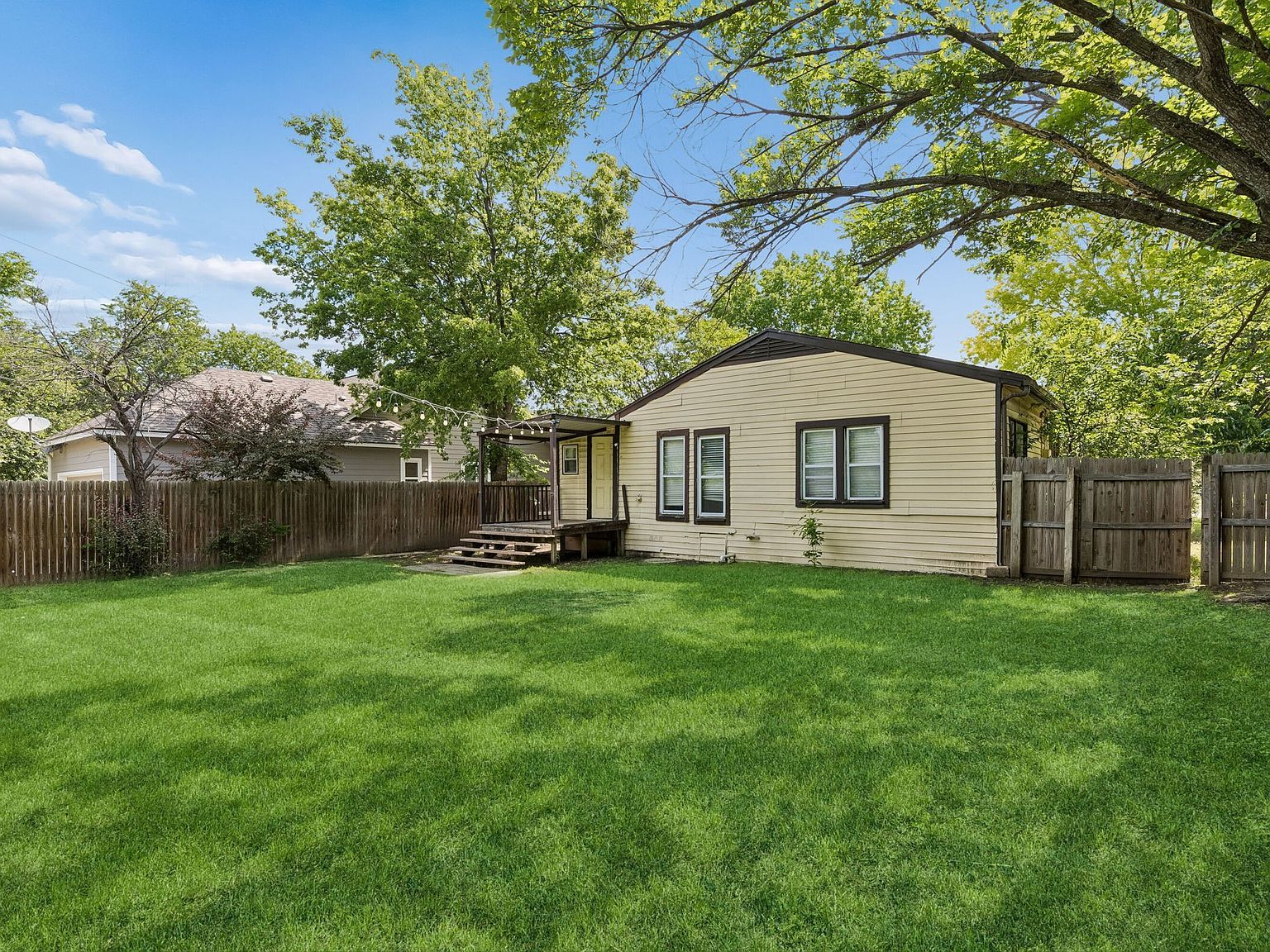 1120 Pine St Grapevine, TX 76051 - Thumbnail 3