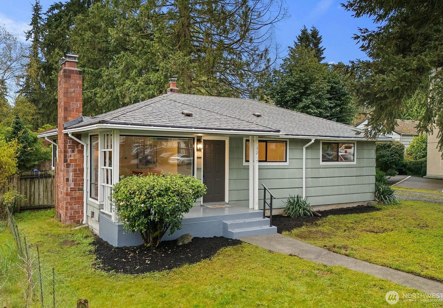 3217 NE 120th St Seattle, WA 98125 - Thumbnail 3