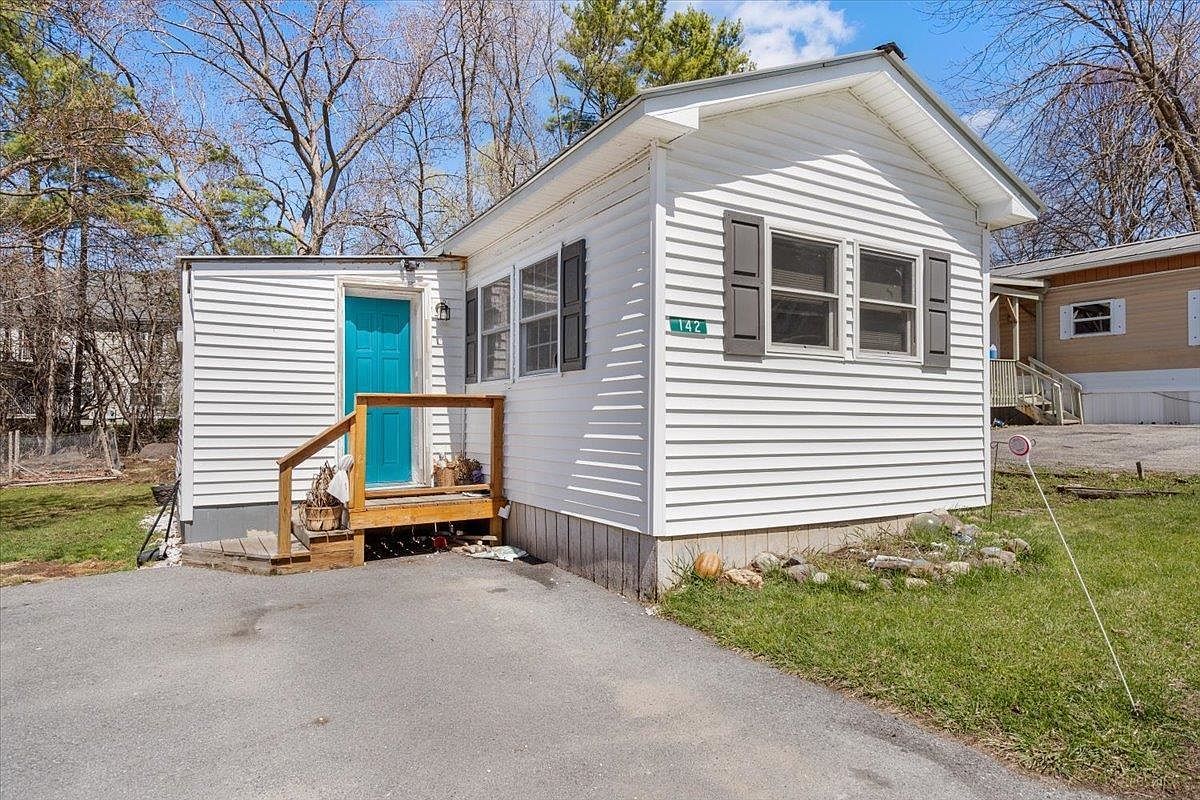 142 Penny Ln Shelburne, VT 05482 - Thumbnail 3