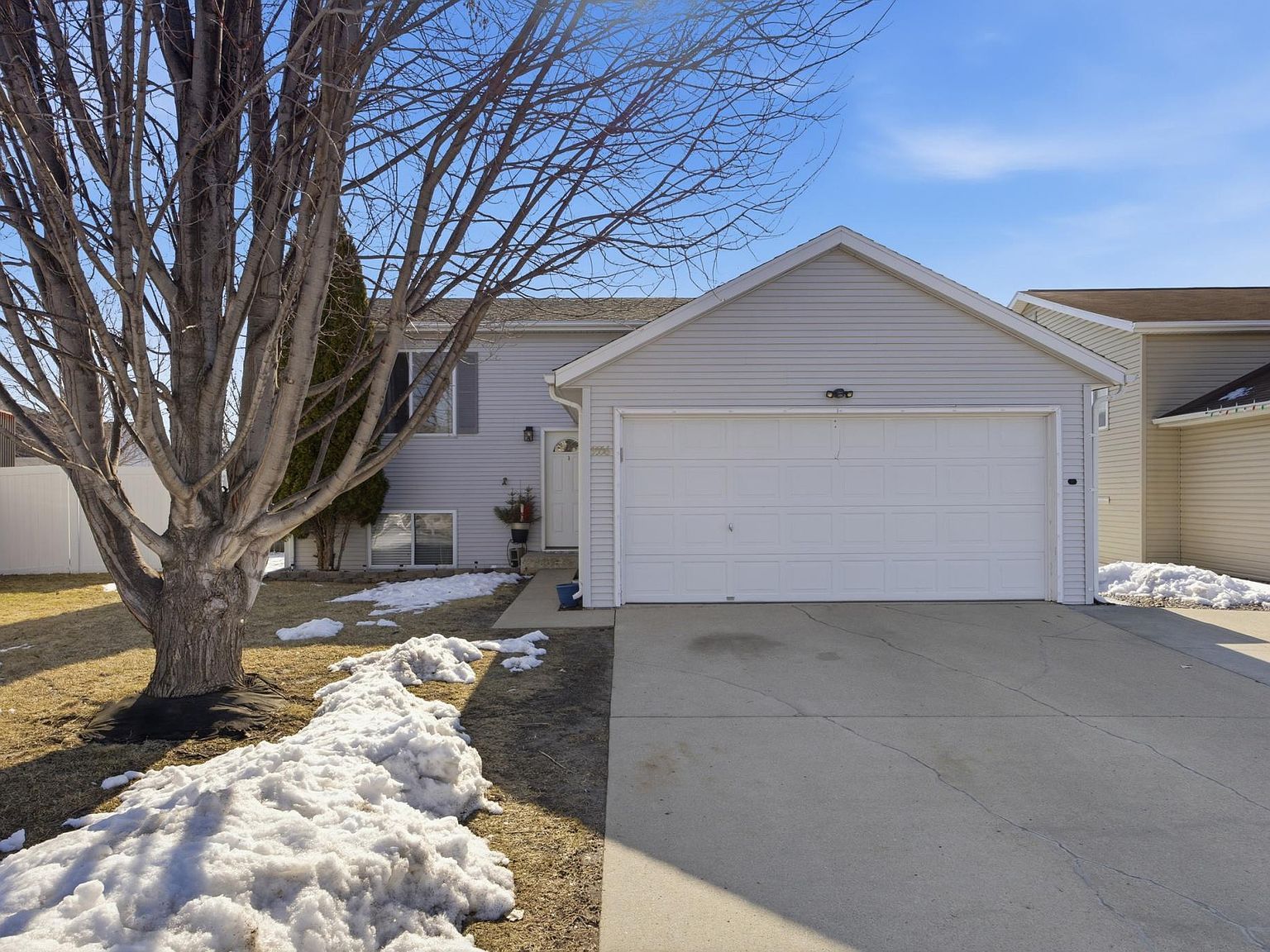 5556 18th St S Fargo, ND 58104 - Thumbnail 3