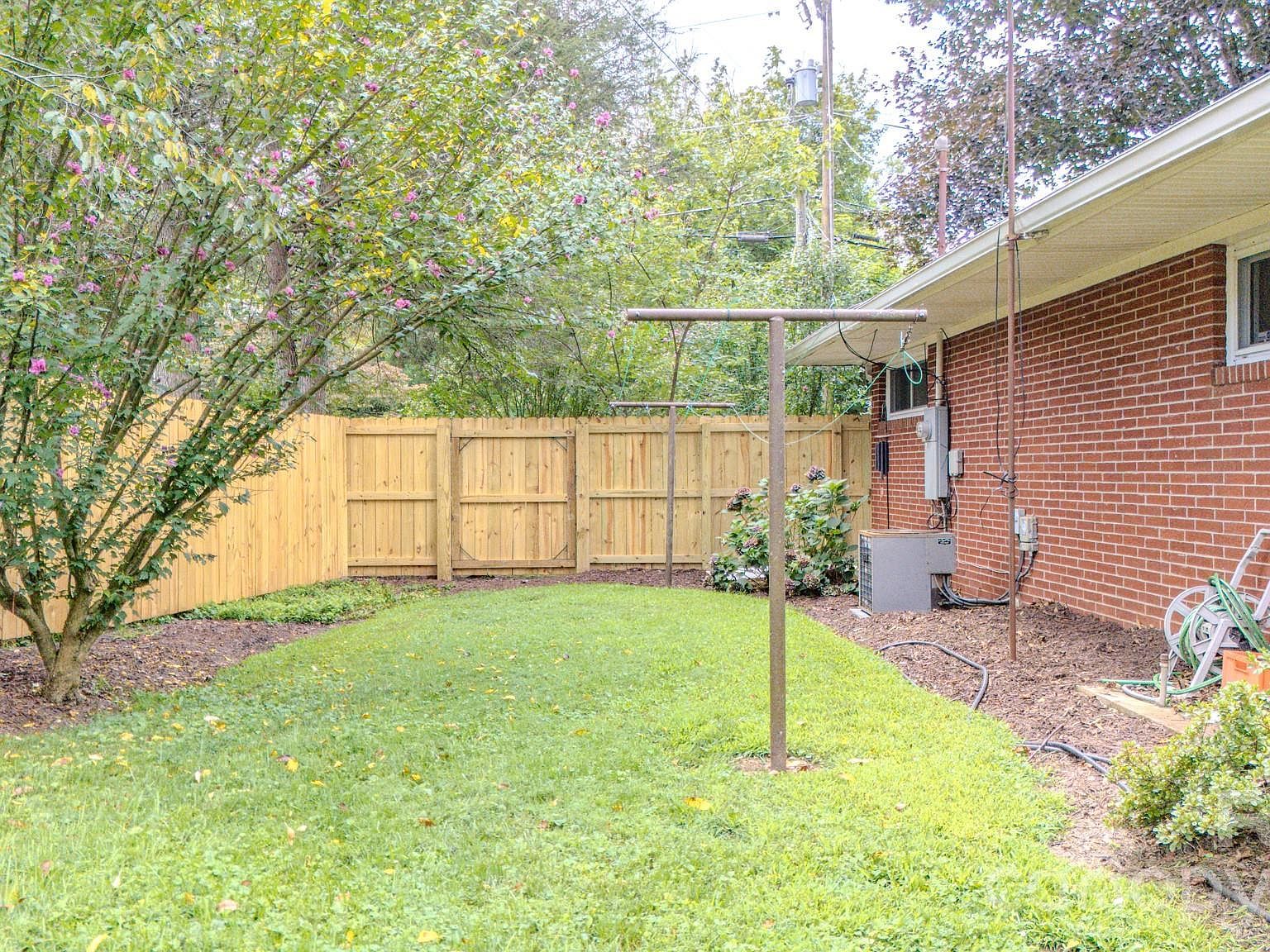 105 Alexander Ave Swannanoa, NC 28778 - Thumbnail 3