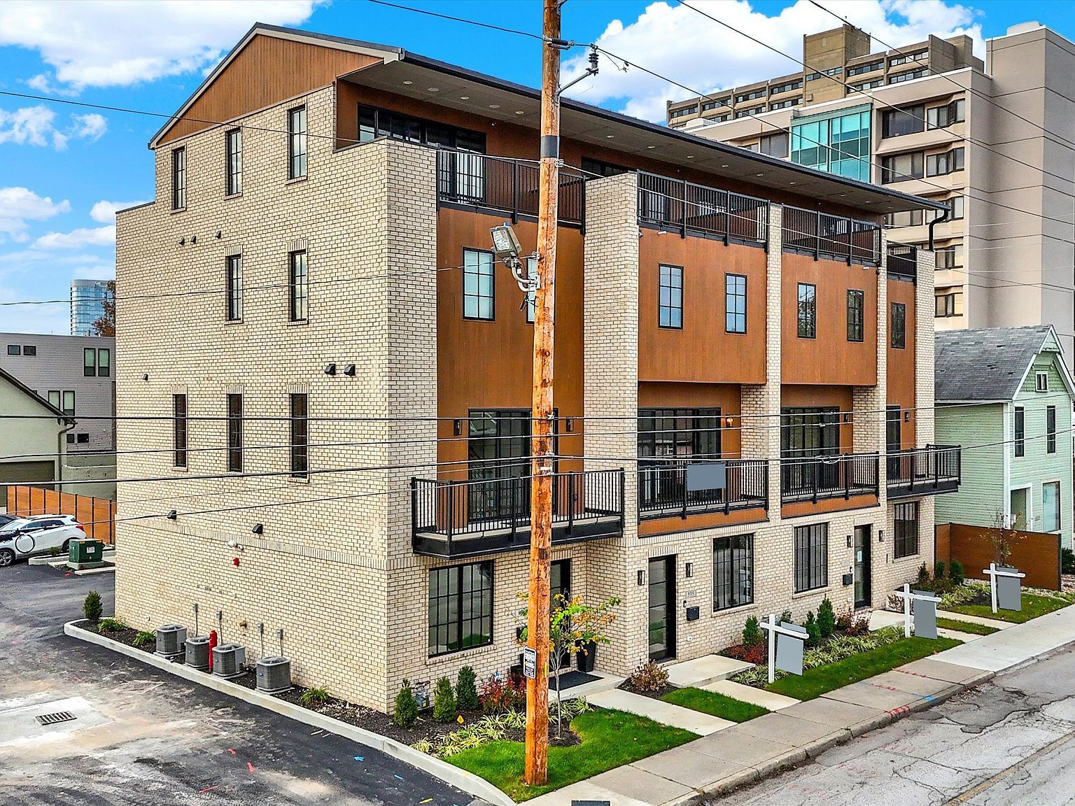 527 E North St Indianapolis, IN 46204 - Thumbnail 3