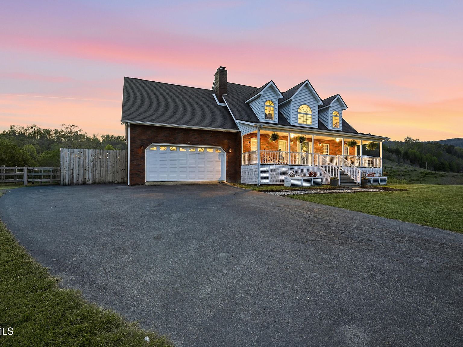 228 Sunrise Ln Mountain City, TN 37683 - Thumbnail 3