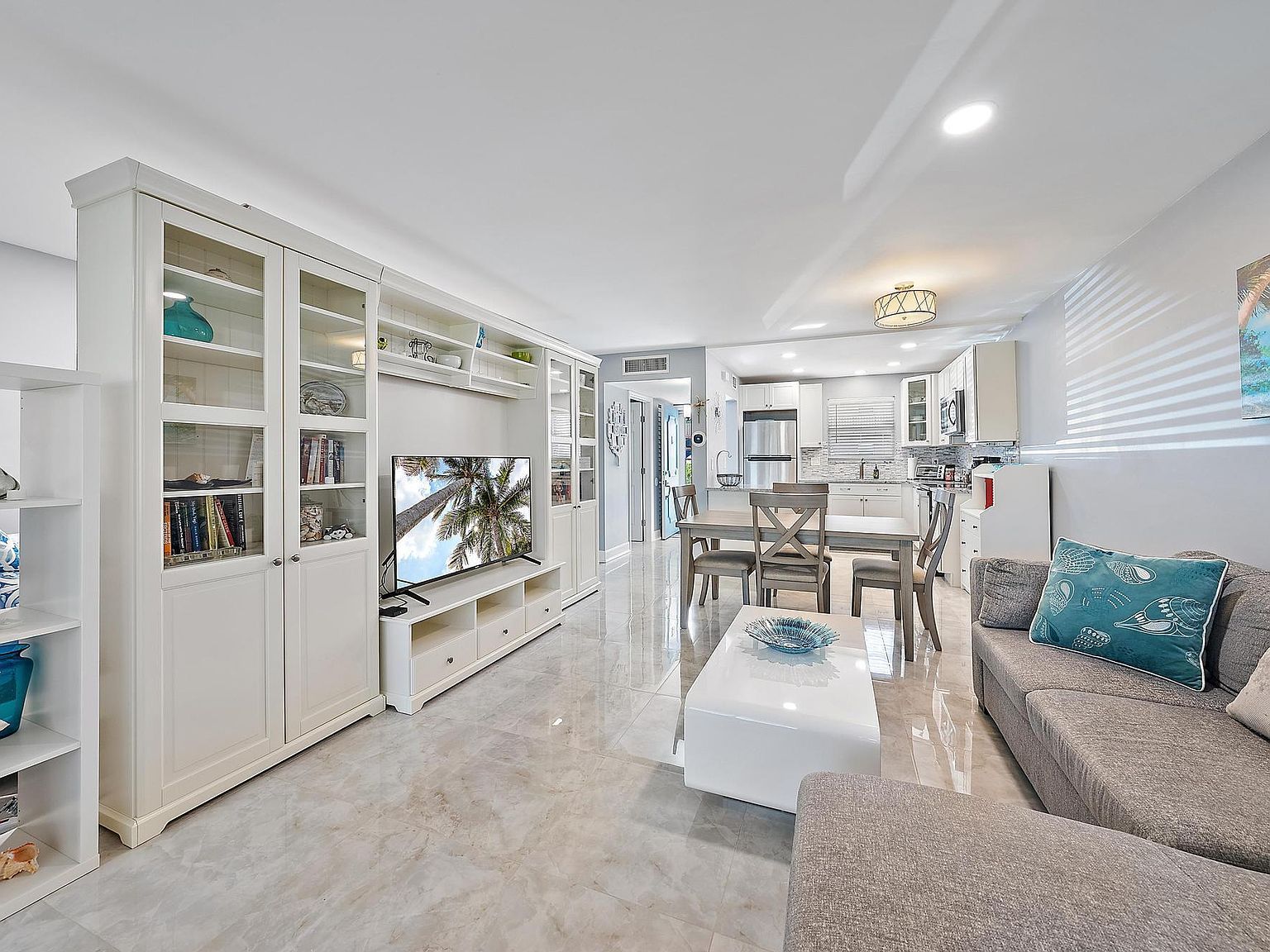 725 Lori Dr APT 111 Palm Springs, FL 33461 - Thumbnail 3