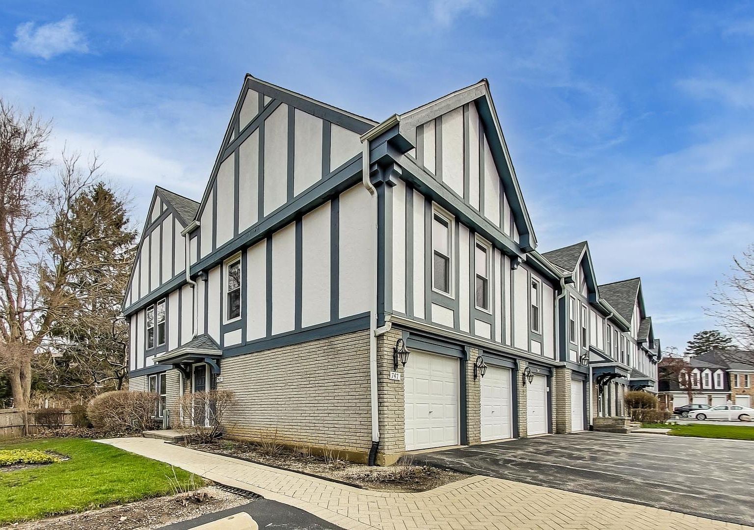 747 Garfield Ave APT C Libertyville, IL 60048 - Thumbnail 3