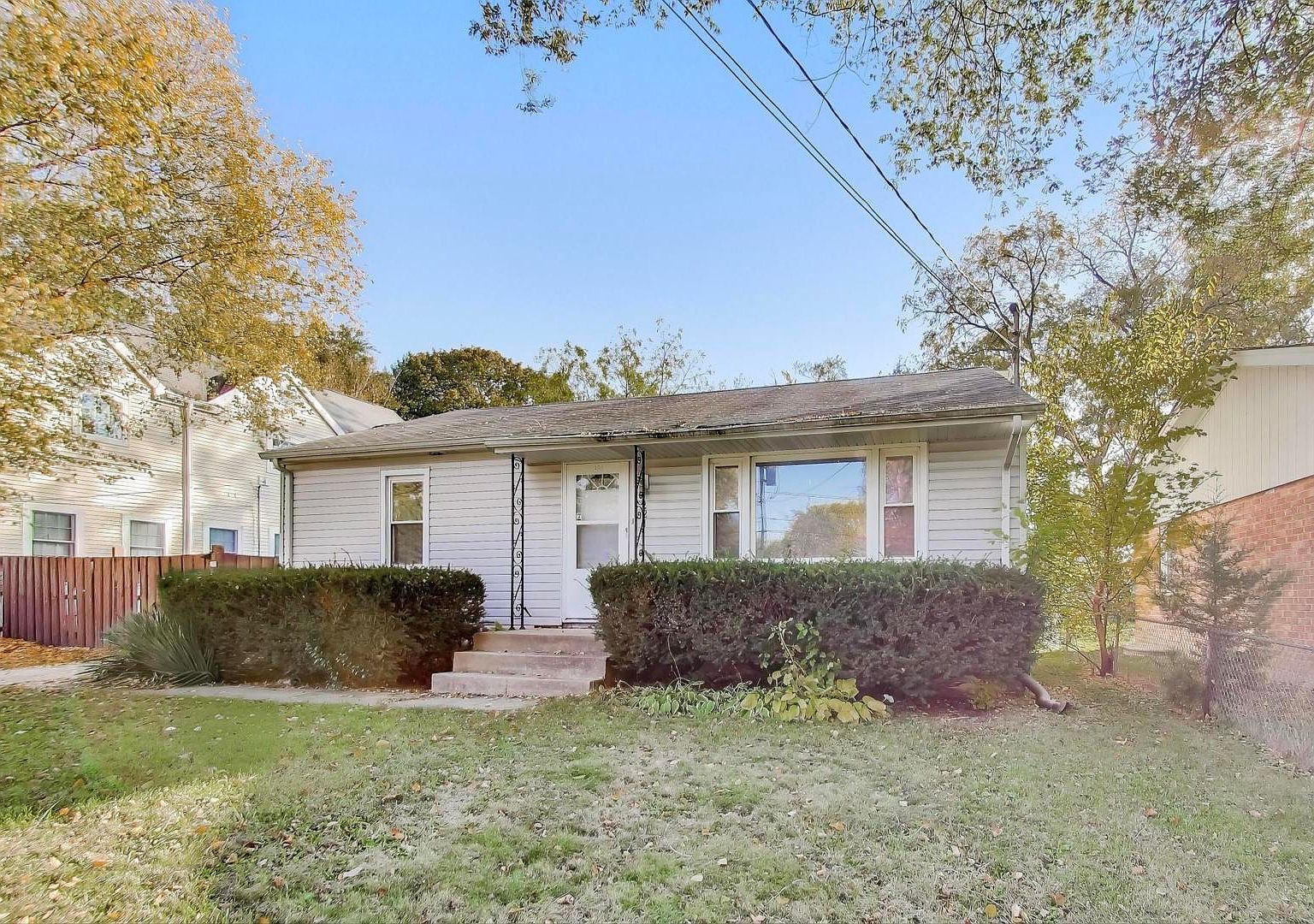 221 Heine Ave Elgin, IL 60123 - Thumbnail 3