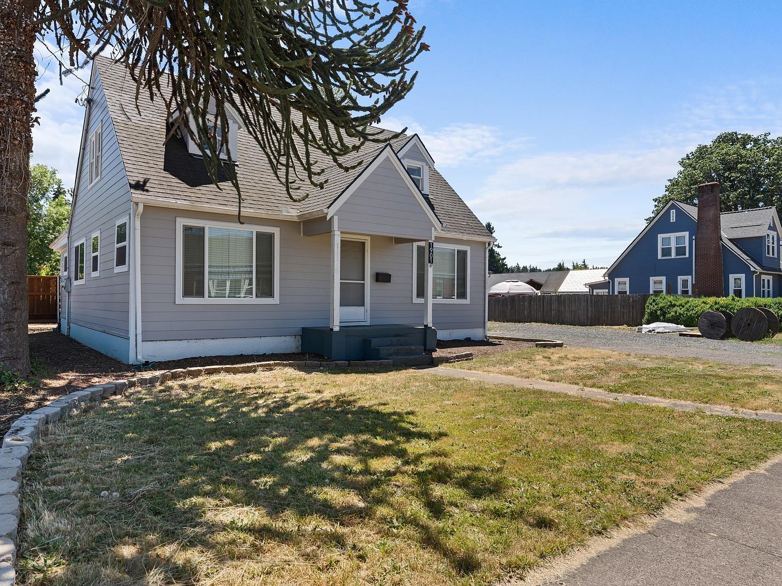 1901 Long St Sweet Home, OR 97386 - Thumbnail 3