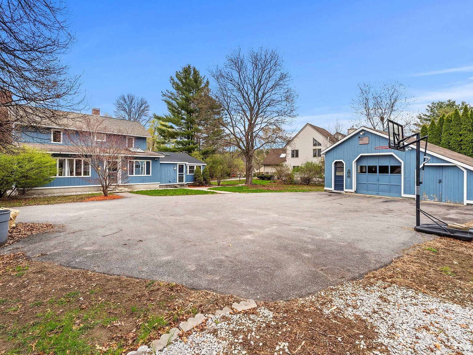256 E Dunstable Rd Nashua, NH 03062 - Thumbnail 3
