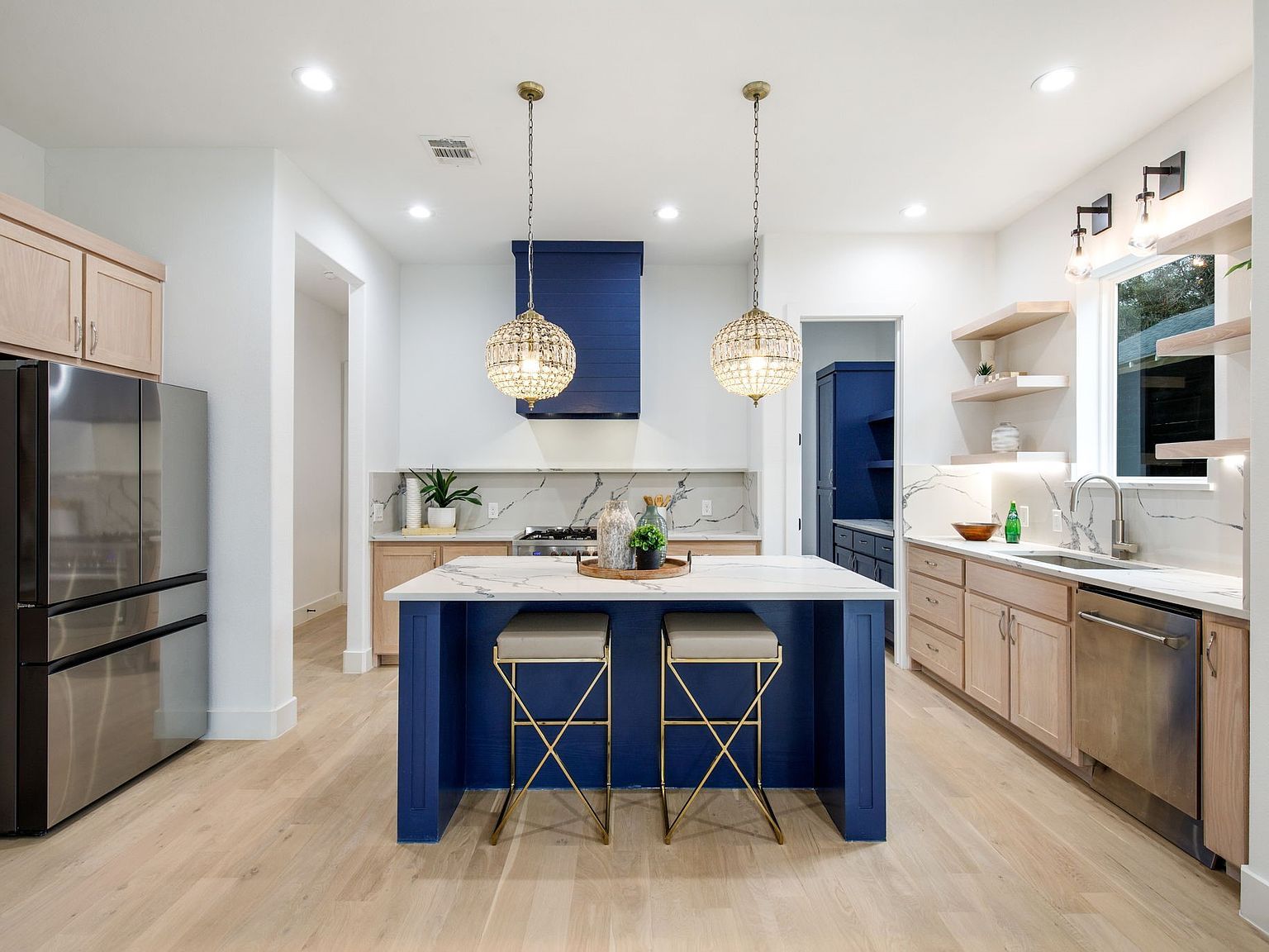 807 S Glasgow Dr Dallas, TX 75223 - Thumbnail 3