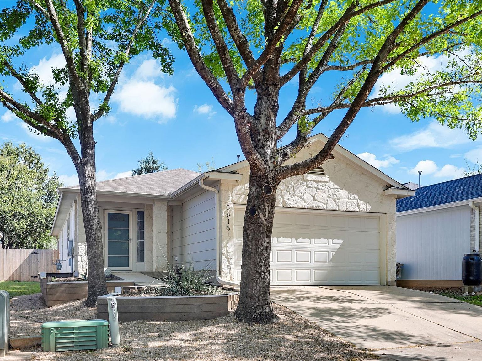 5615 Steven Creek Way Austin, TX 78721 - Thumbnail 3