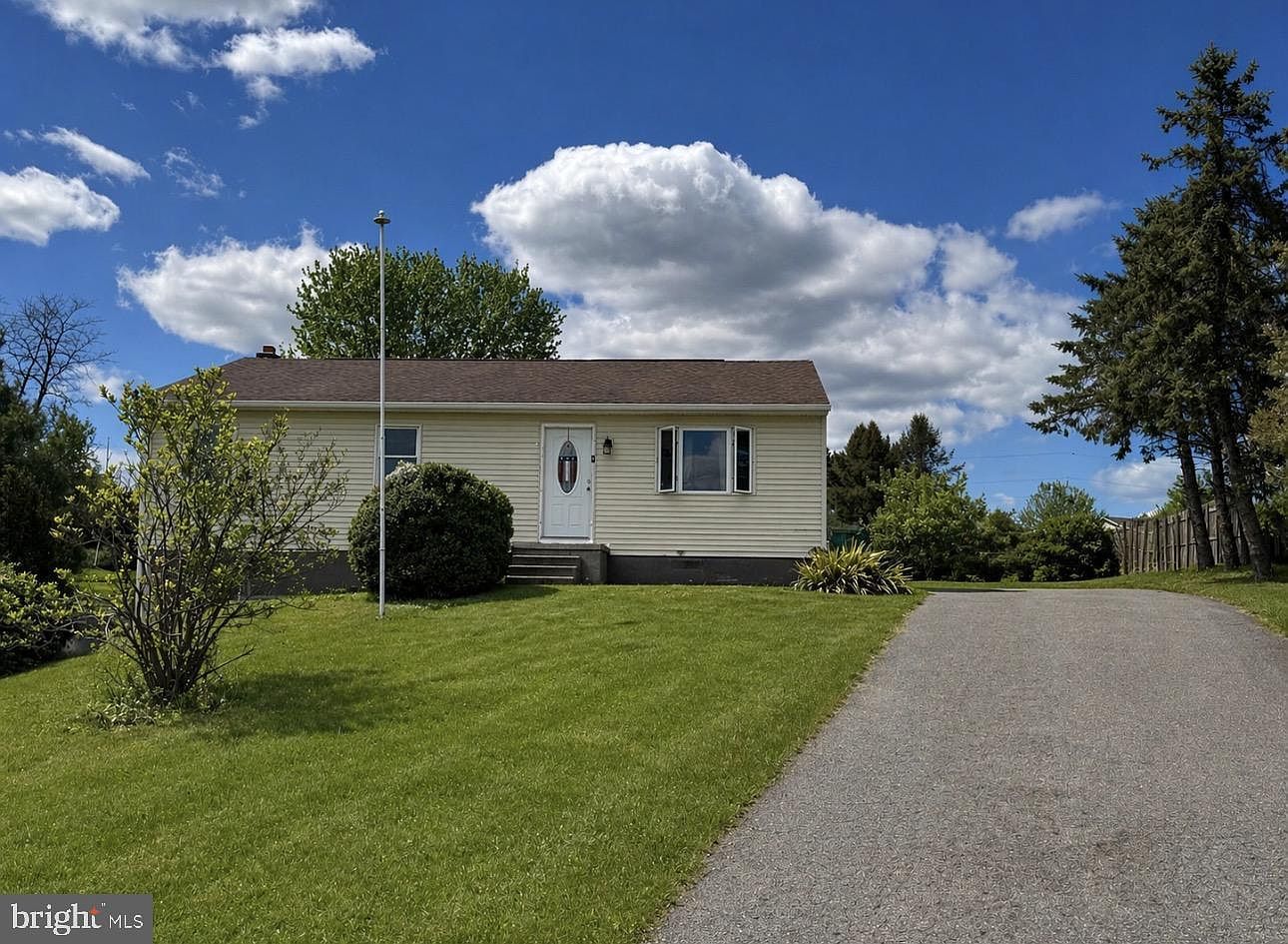 1577 Streamside Dr Chambersburg, PA 17202 - Thumbnail 3