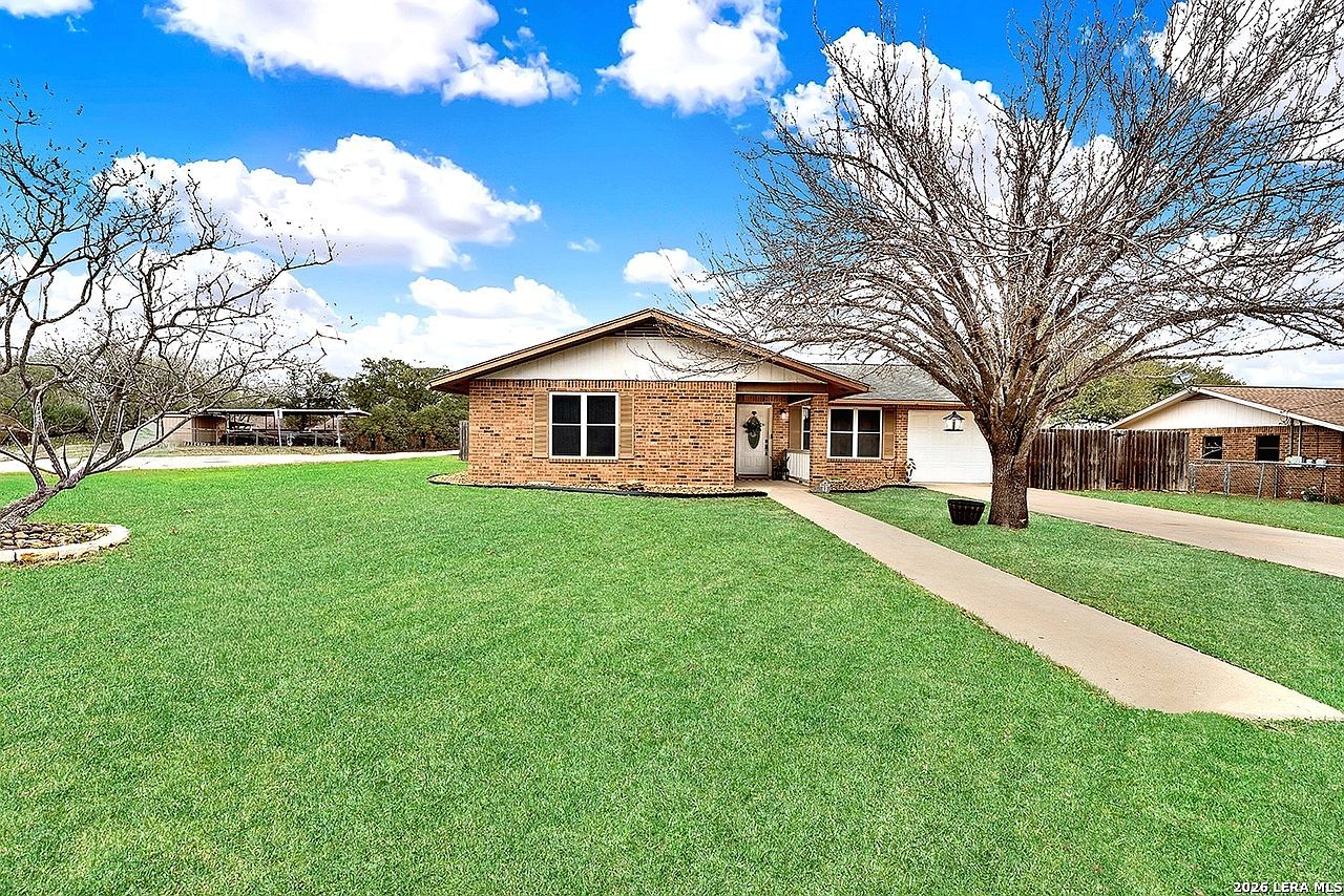1501 Longhorn Dr Floresville, TX 78114 - Thumbnail 3