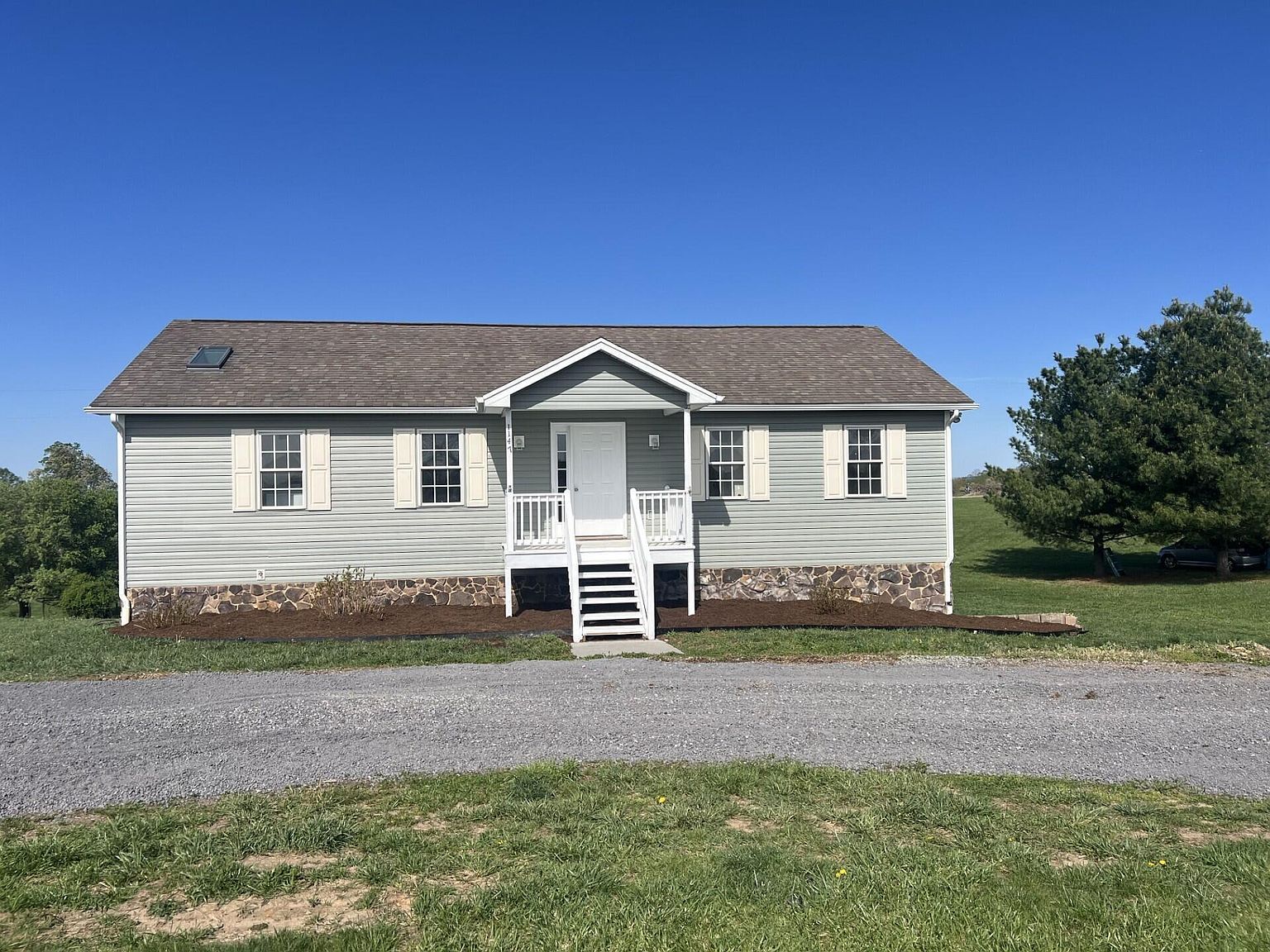 1147 Hickory Cove Ln Moneta, VA 24121 - Thumbnail 3