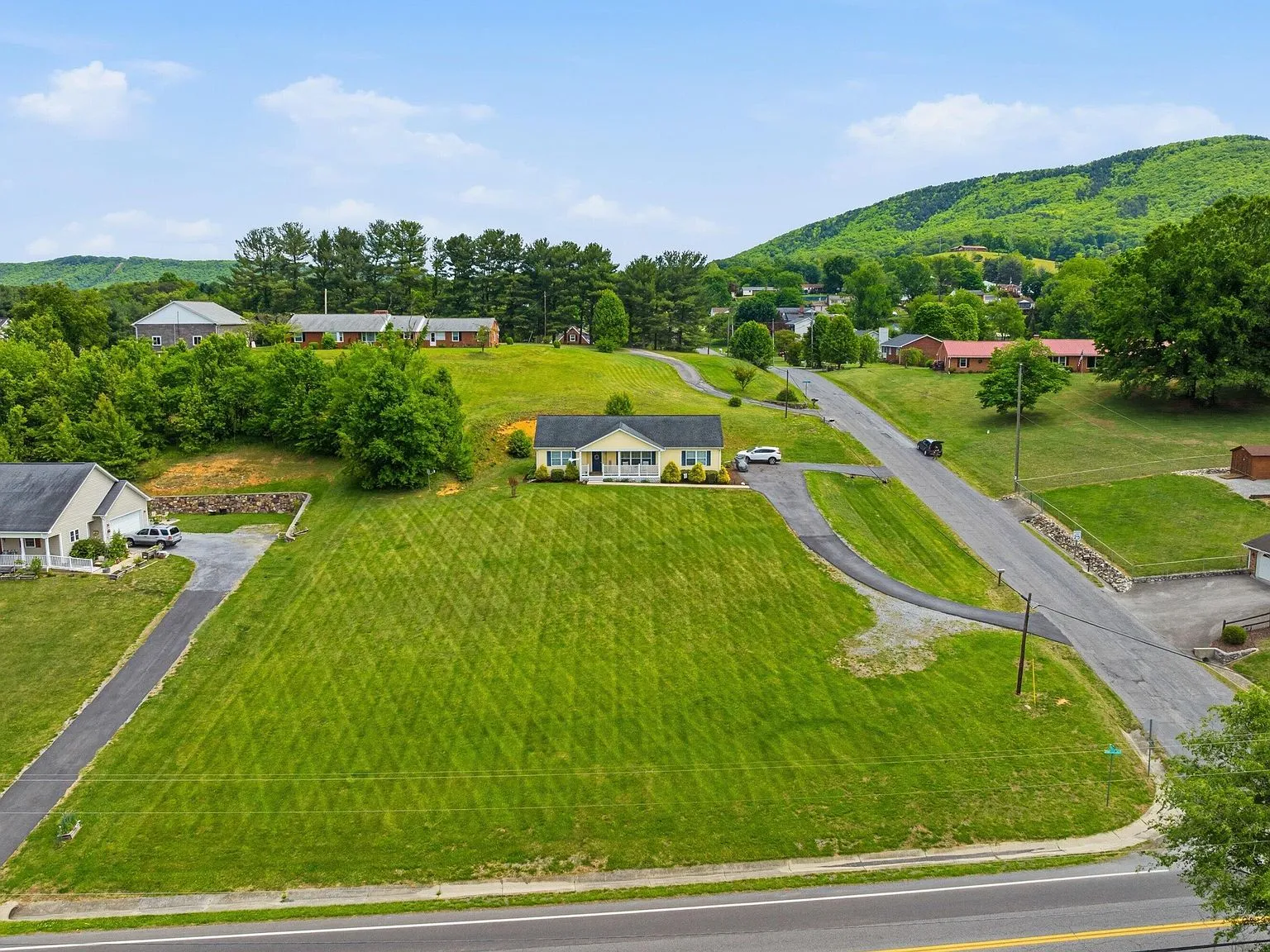 19 Cook Ave Roanoke, VA 24019 - Thumbnail 3