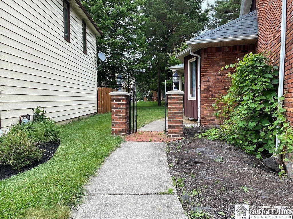 6015 Whitegate Xing East Amherst, NY 14051 - Thumbnail 3