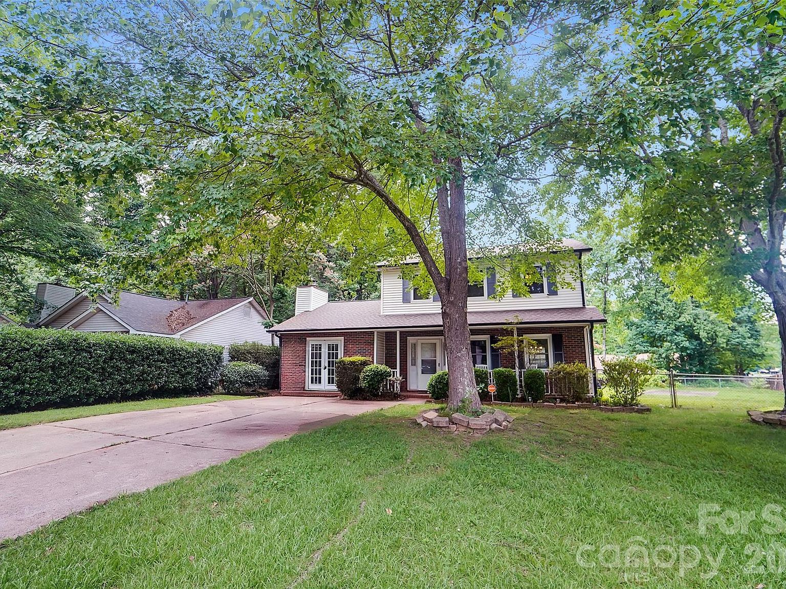 900 Highland Mist Ln Charlotte, NC 28215 - Thumbnail 3