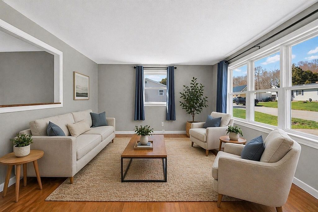 51 Holly Ln Westport, MA 02790 - Thumbnail 3