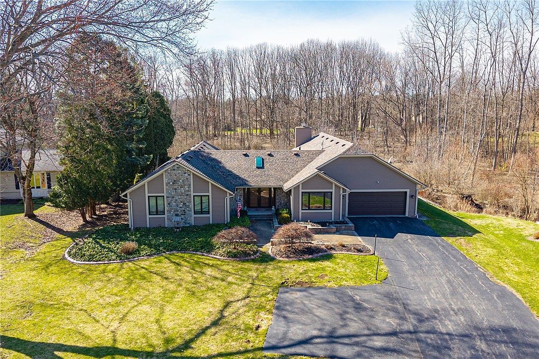 32 Stone Island Ln Penfield, NY 14526 - Thumbnail 3