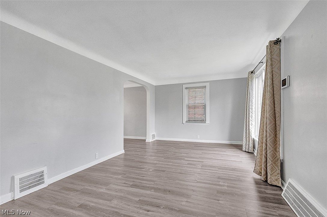 5194 Homewood Ave Maple Heights, OH 44137 - Thumbnail 3