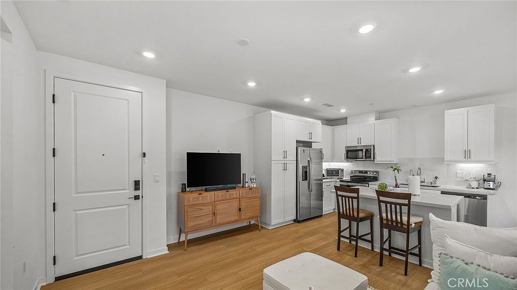 6123 Valentina Way #302 Eastvale, CA 92880 - Thumbnail 3