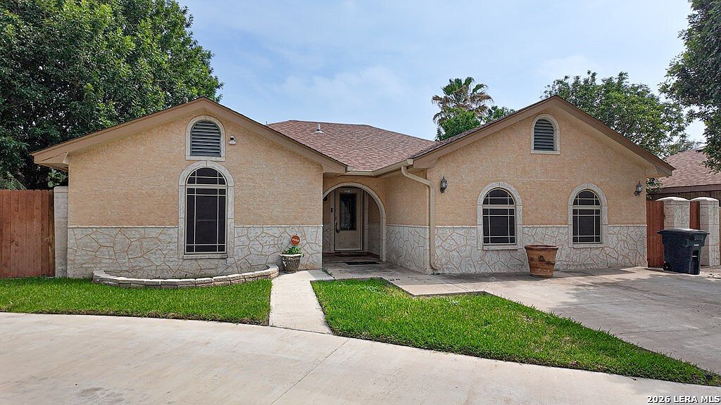 2218 Royal Park Dr Eagle Pass, TX 78852 - Thumbnail 3