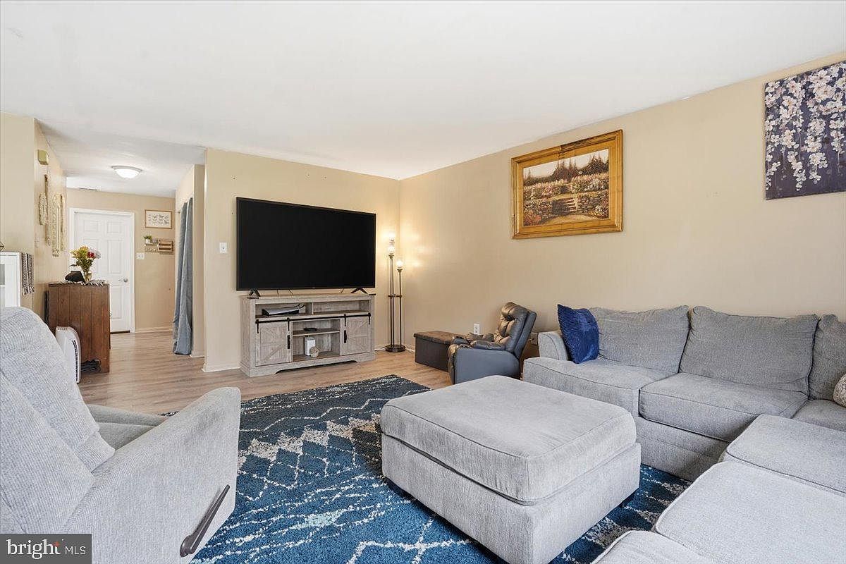 702 Village Rd Orwigsburg, PA 17961 - Thumbnail 3