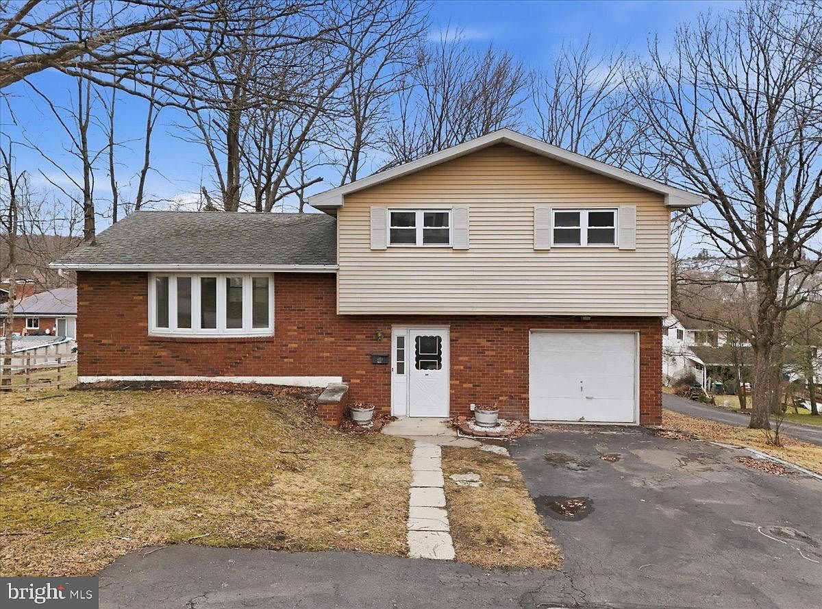 523 W Laurel St Frackville, PA 17931 - Thumbnail 3