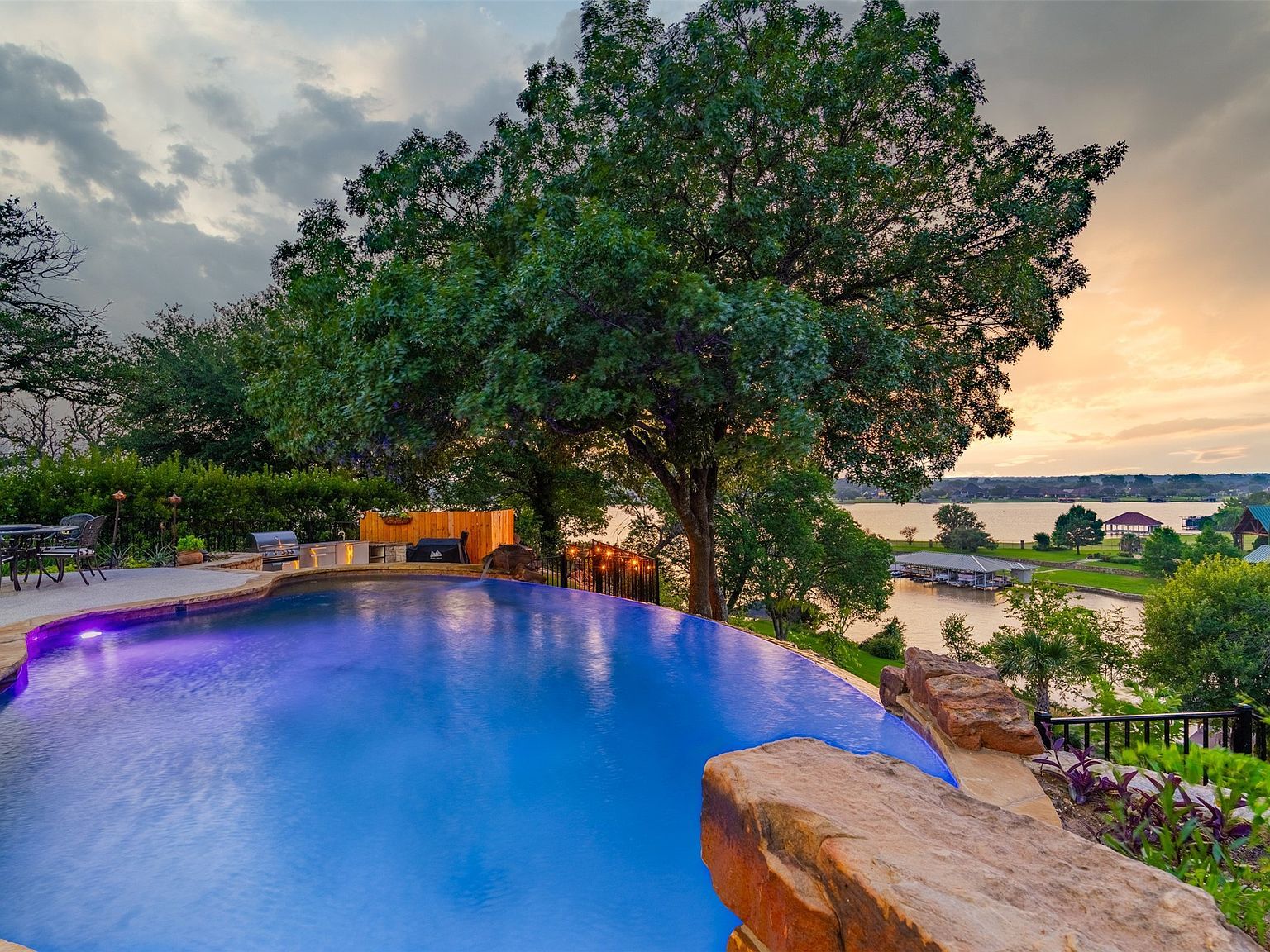 1916 W Emerald Bend Ct Granbury, TX 76049 - Thumbnail 3