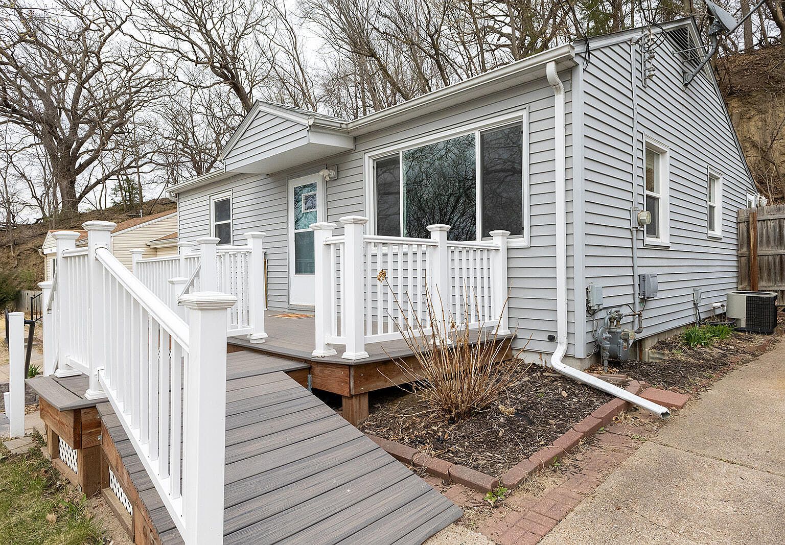 1557 Sunset Dr Council Bluffs, IA 51503 - Thumbnail 3