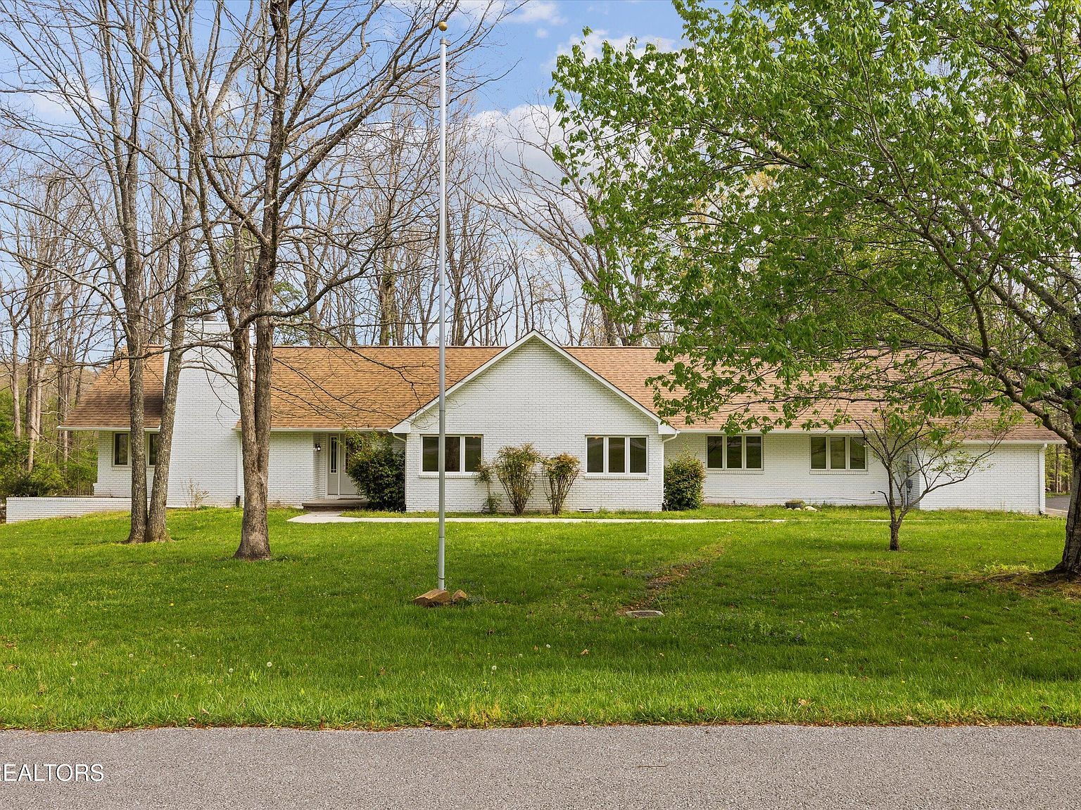 696 Laurel Cir Crossville, TN 38555 - Thumbnail 3