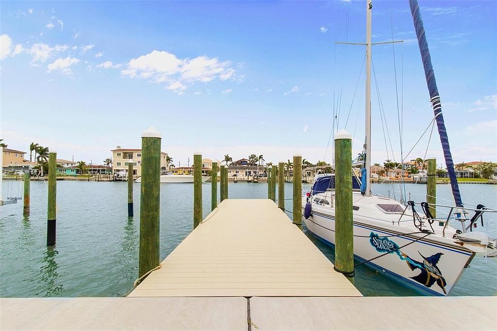 525 Lillian Dr Madeira Beach, FL 33708 - Thumbnail 3