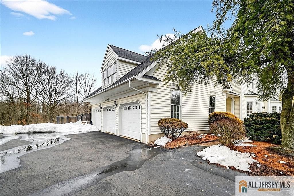 23 Silvers Ln Cranbury, NJ 08512 - Thumbnail 3
