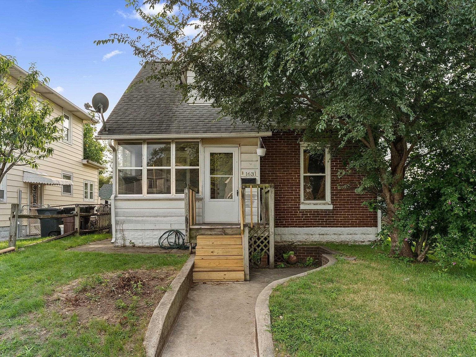 1631 S Scott St South Bend, IN 46613 - Thumbnail 3