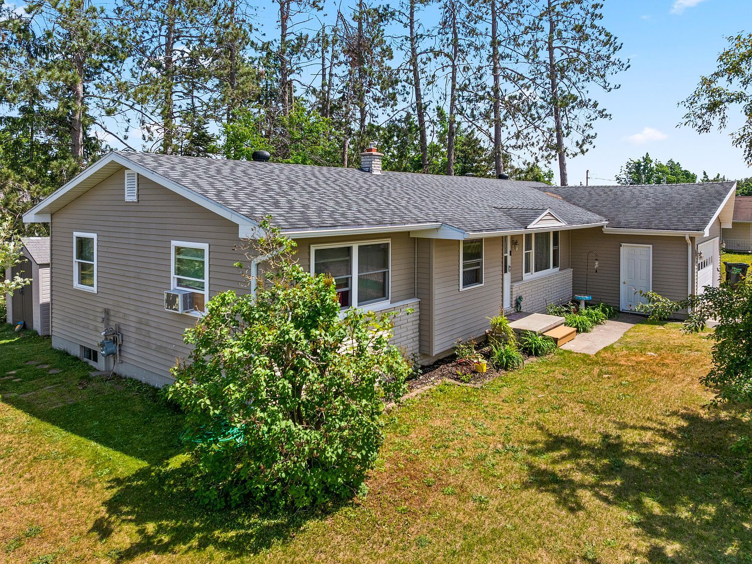 716 West St Gaylord, MI 49735 - Thumbnail 3