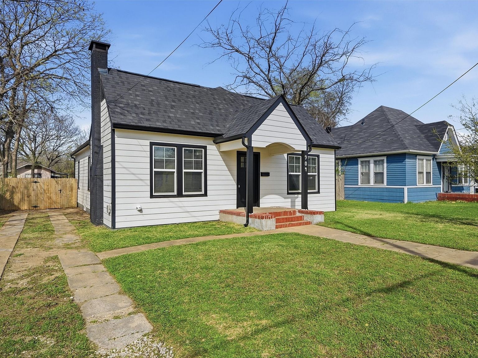 904 N Woods St Sherman, TX 75092 - Thumbnail 3