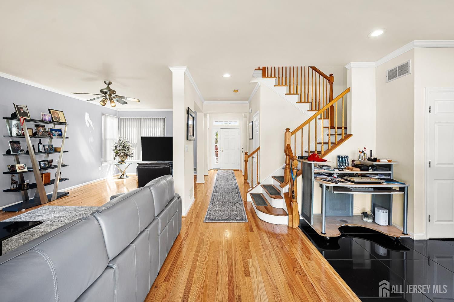 16 Edinburg Cir Matawan, NJ 07747 - Thumbnail 3