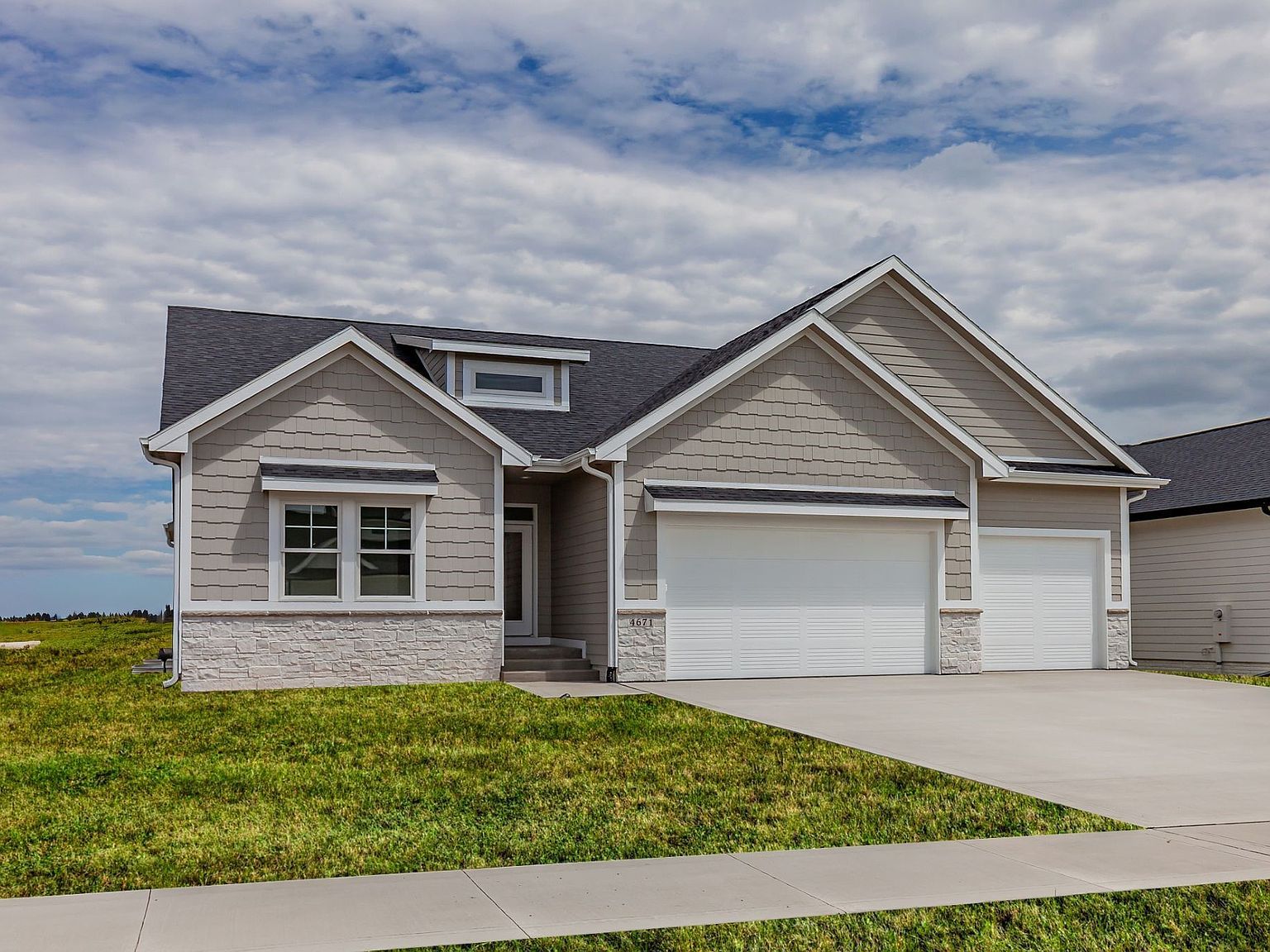 4671 180th St Waukee, IA 50263 - Thumbnail 3