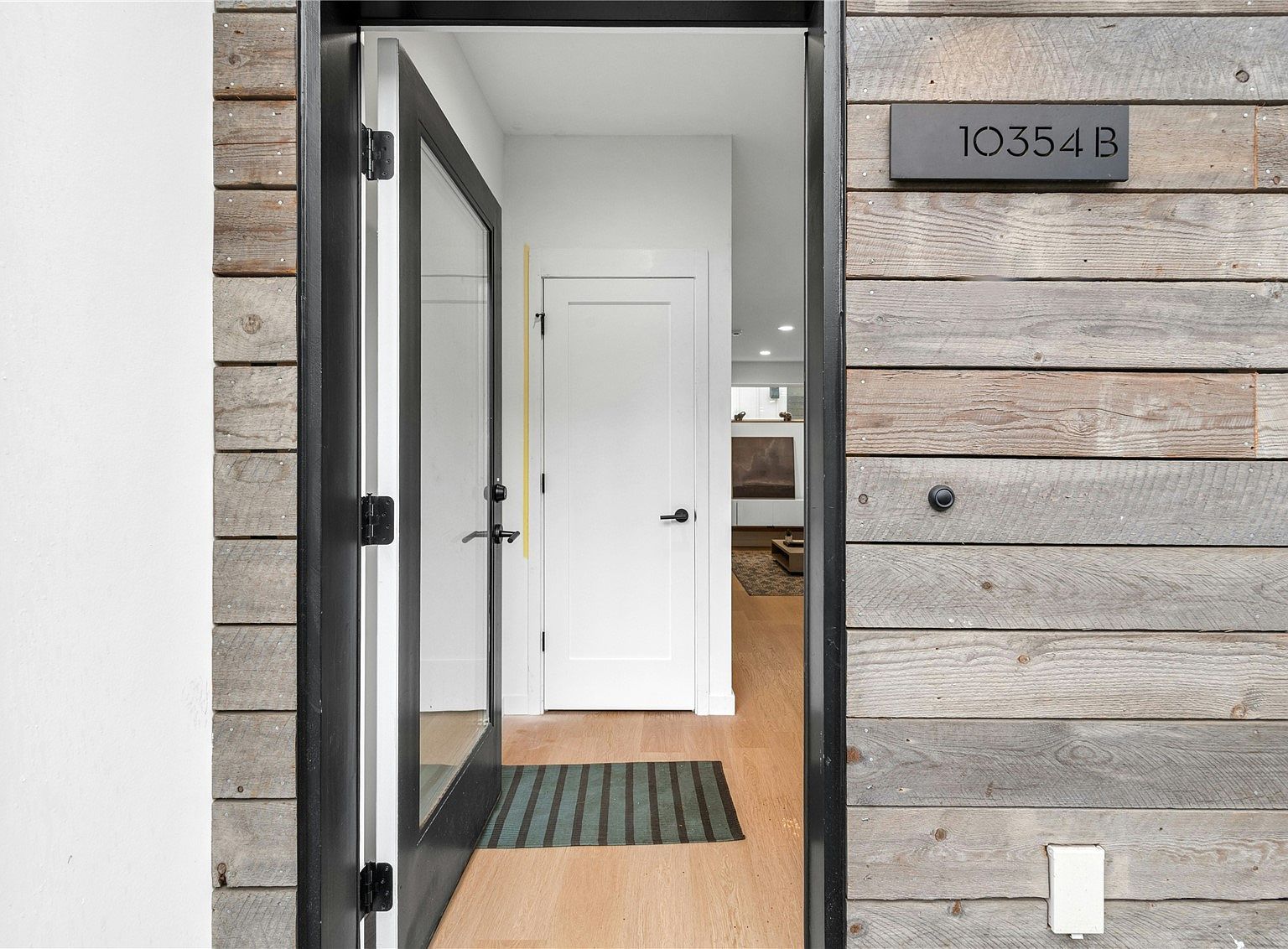 10354 Wallingford Ave N #B Seattle, WA 98133 - Thumbnail 3