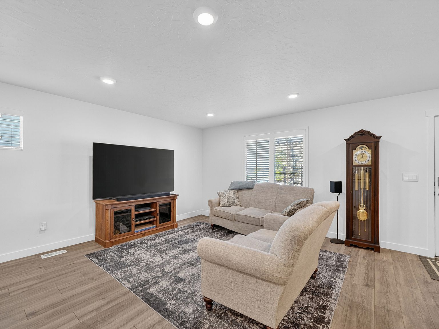 4064 S Pitchblack Ln W Magna, UT 84044 - Thumbnail 3