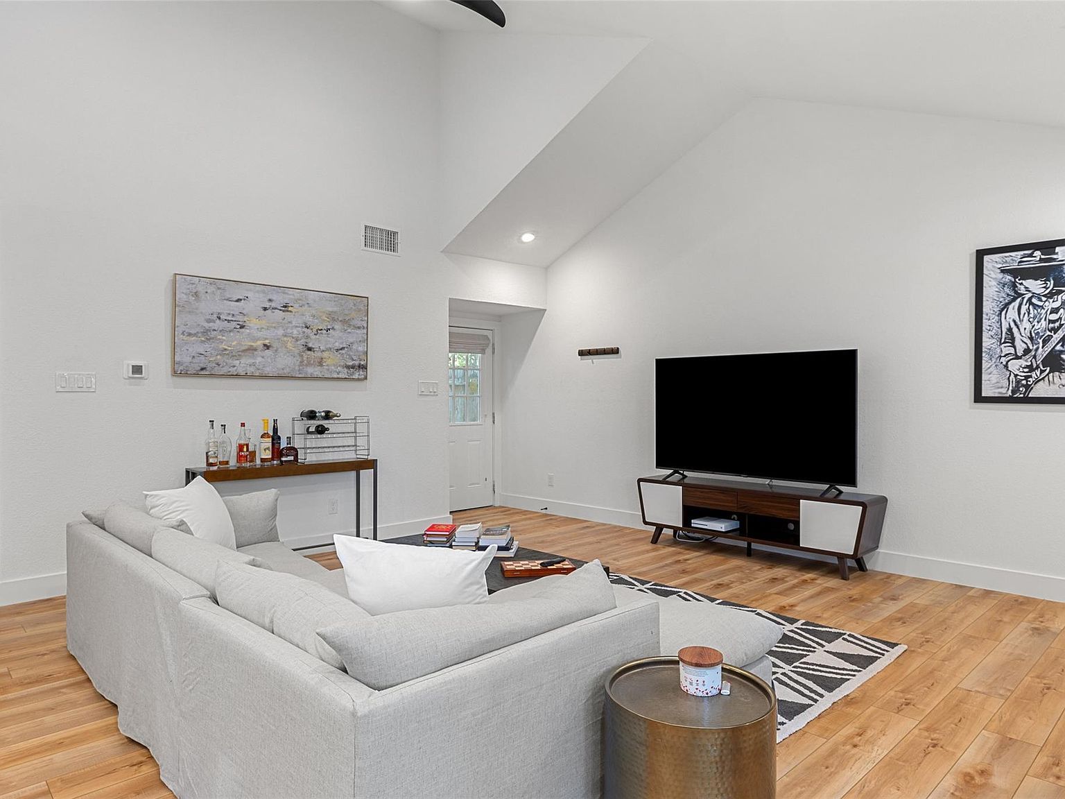 2001 Parker Ln APT 101 Austin, TX 78741 - Thumbnail 3