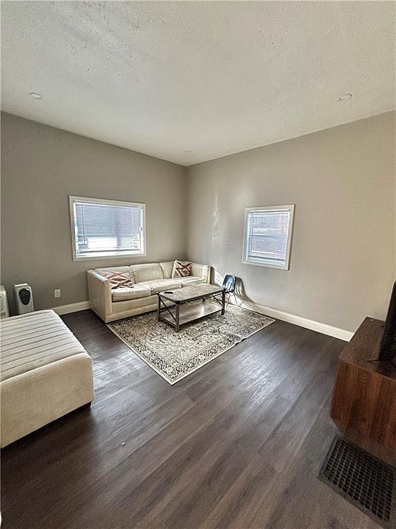 729 S 14th St Saint Joseph, MO 64501 - Thumbnail 3