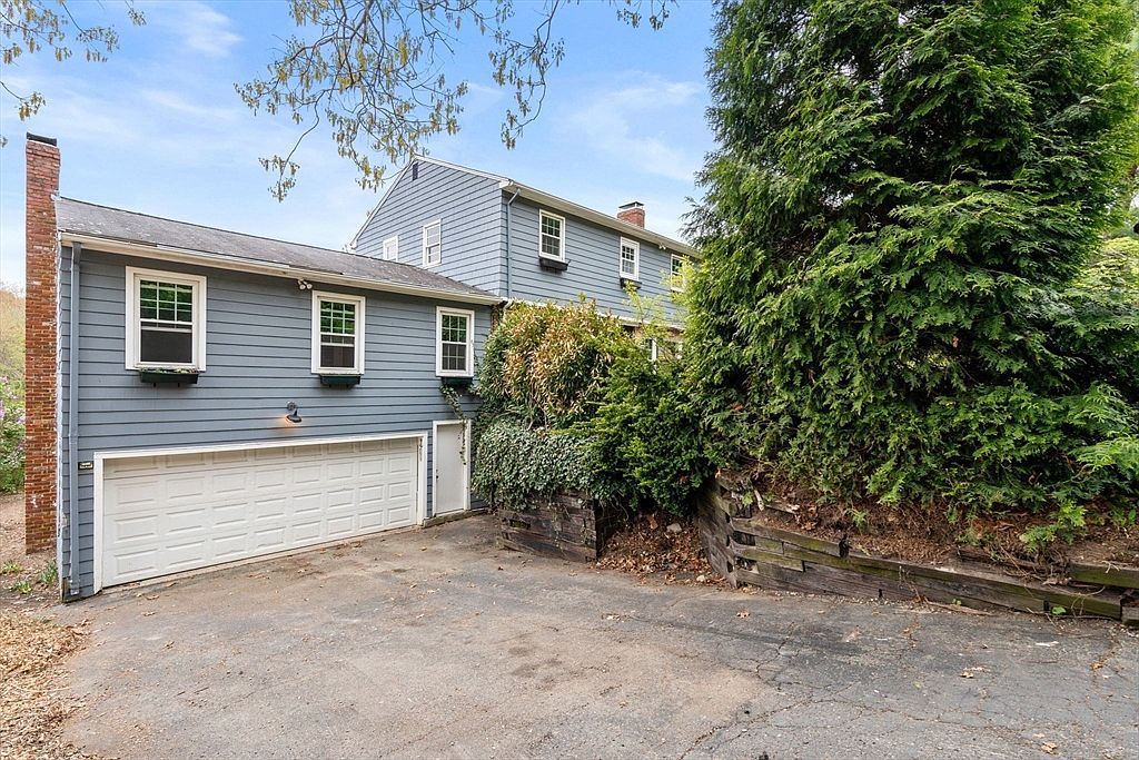 1066 Hillside St Milton, MA 02186 - Thumbnail 3
