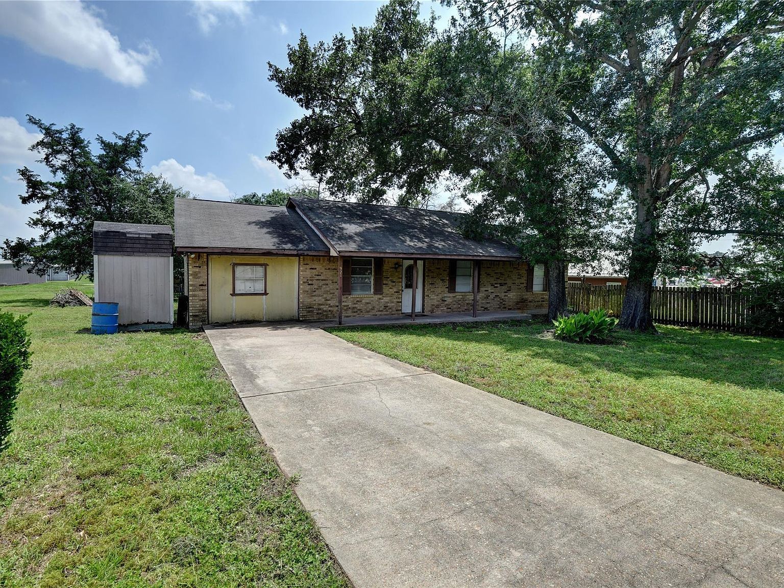 921 E 3rd St Bellville, TX 77418 - Thumbnail 3