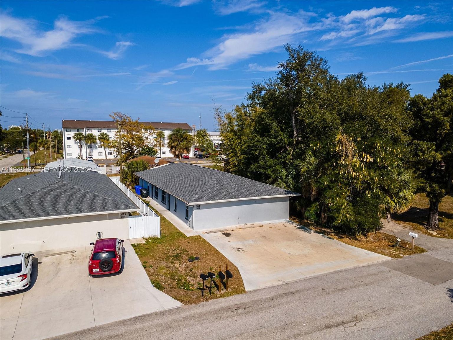 2403/2405 Maple Ave Fort Myers, FL 33901 - Thumbnail 3