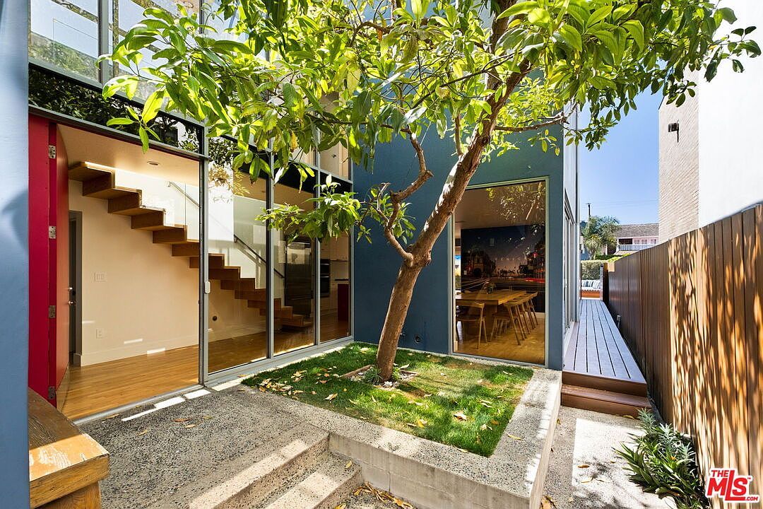 230 Carroll Canal Venice, CA 90291 - Thumbnail 3