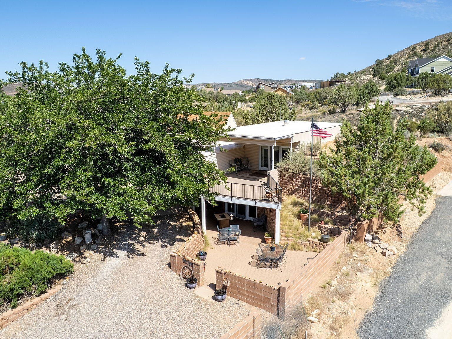 1122 W Diamond Valley Dr Saint George, UT 84770 - Thumbnail 3